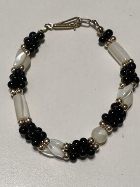 vintage-style bracelet twisted white black gold tone beaded rice beads